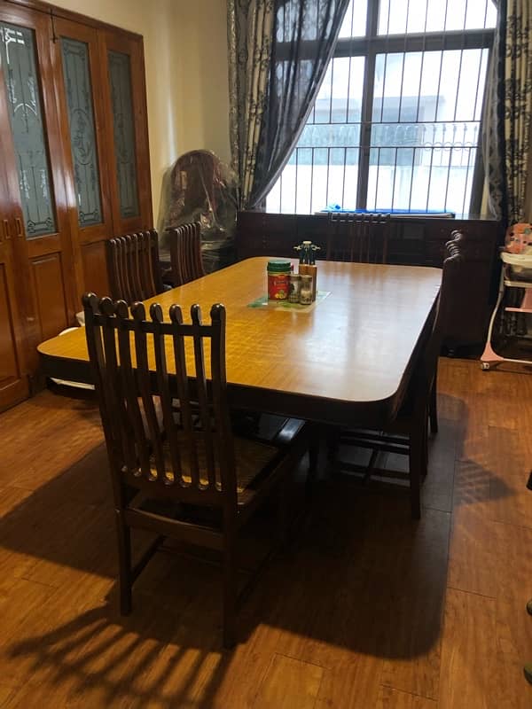 wooden dining table with 6 chair very good condition 0