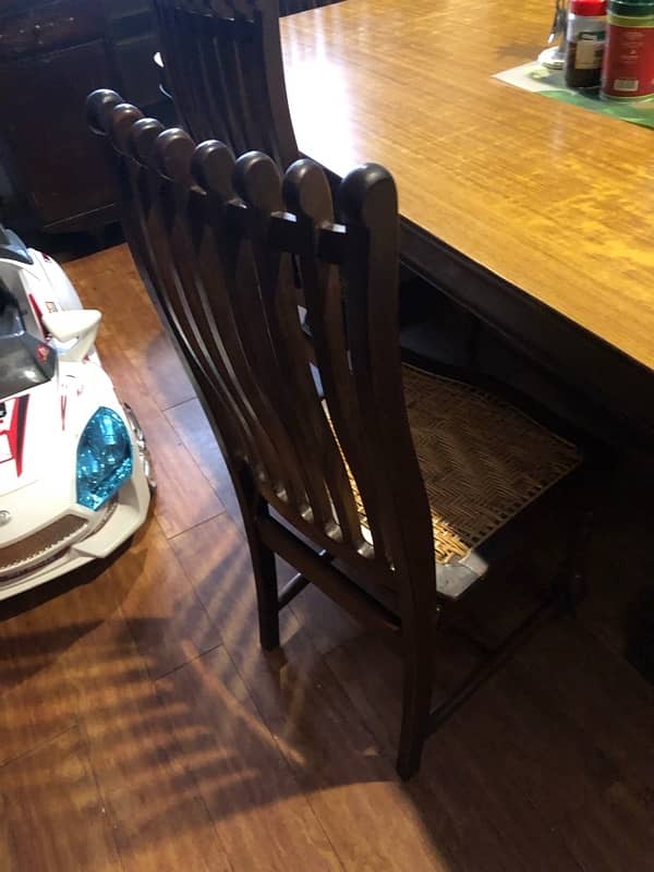 wooden dining table with 6 chair very good condition 3