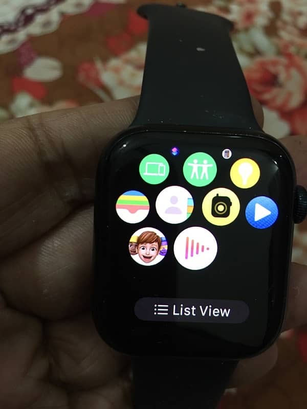 Apple Watch Series 8 and S. E 4