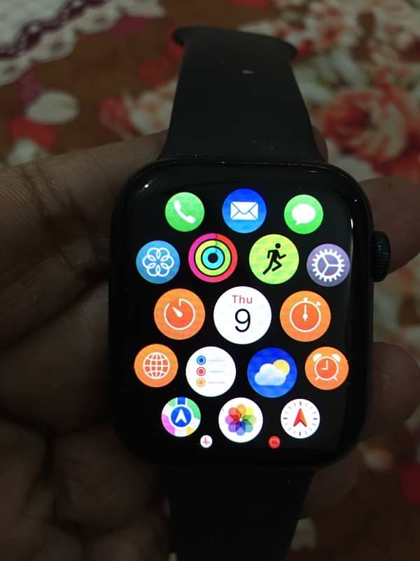 Apple Watch Series 8 and S. E 5