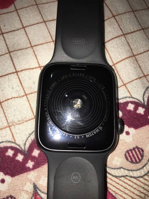 Apple Watch Series 8 and S. E 15