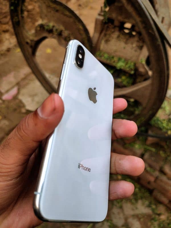 I Phone Xs 64gb Jv Face id Off hai Condition 10 by 10 E Sim Time Parda 7