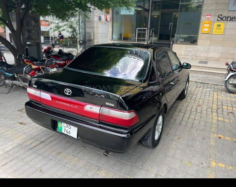 Toyota Corolla XE 2000 3