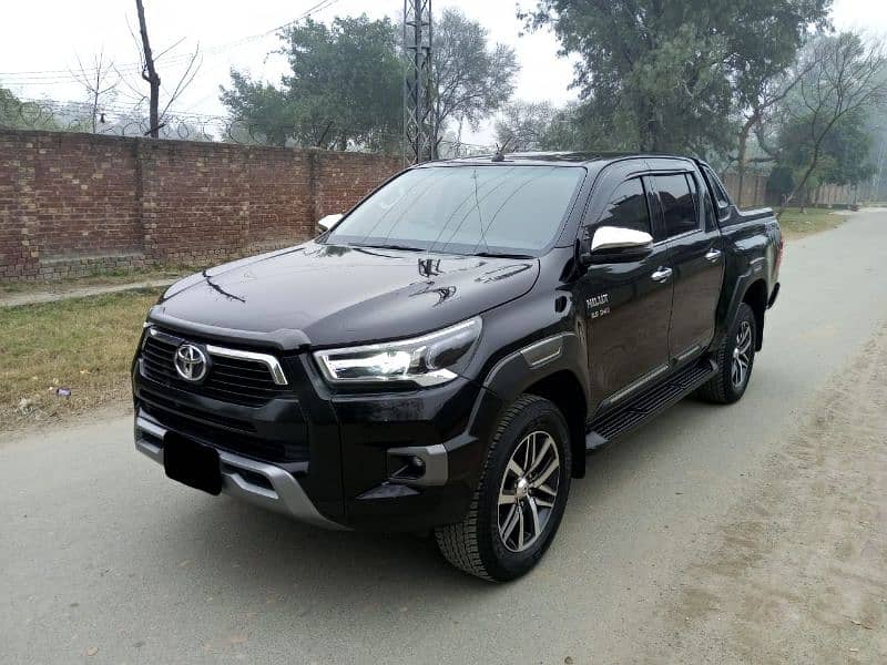 Toyota Hilux Revo V 2021 0