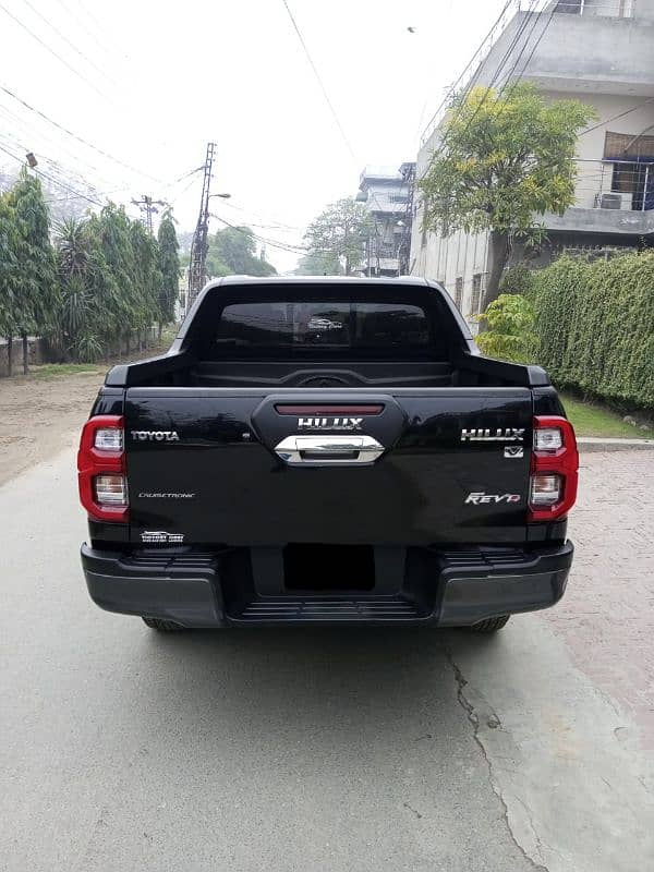 Toyota Hilux Revo V 2021 1