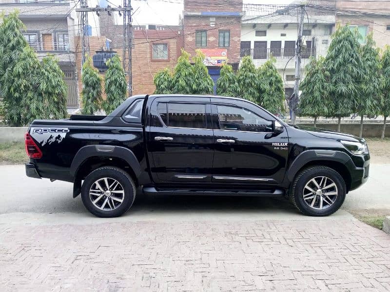 Toyota Hilux Revo V 2021 5