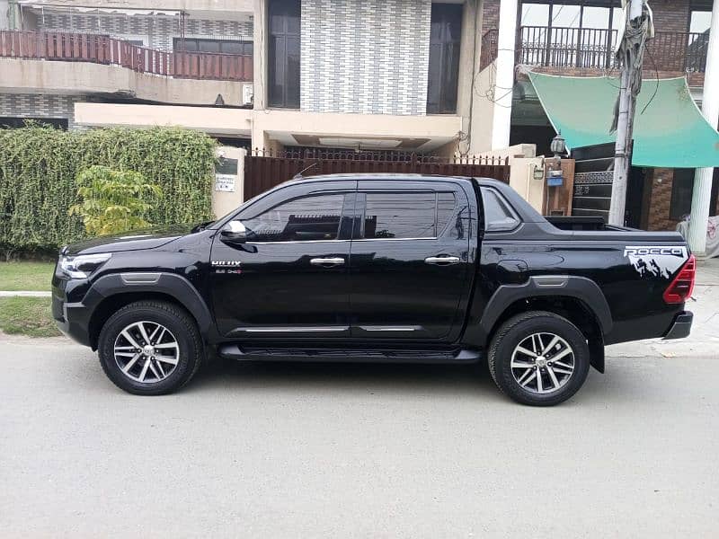 Toyota Hilux Revo V 2021 6