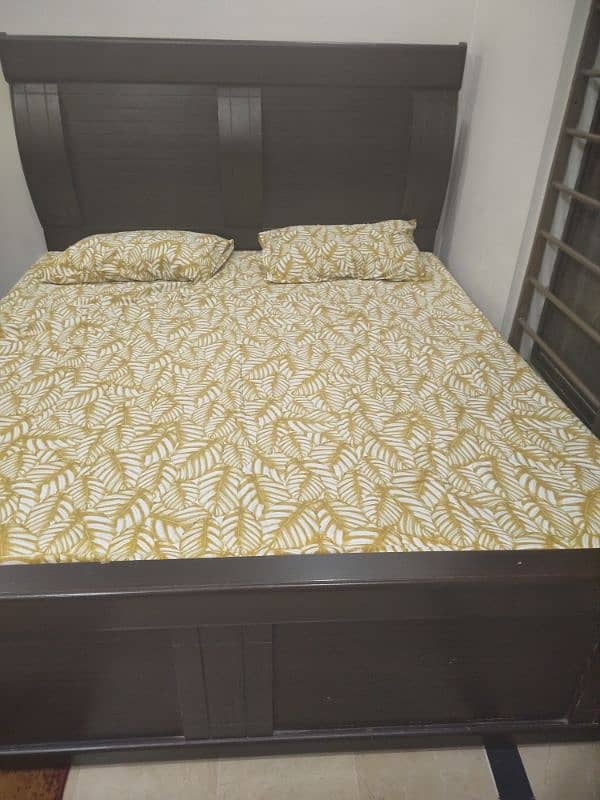 Wooden King Size Bed |For Sale| |Almost New|. 0