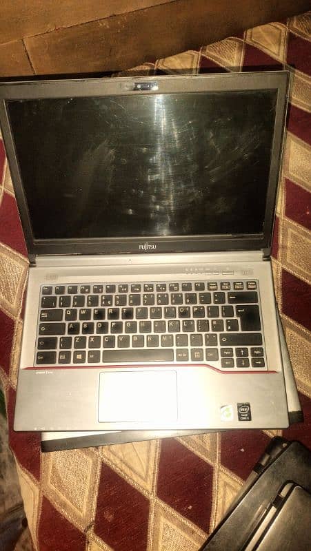 lot laptop available at low price 3