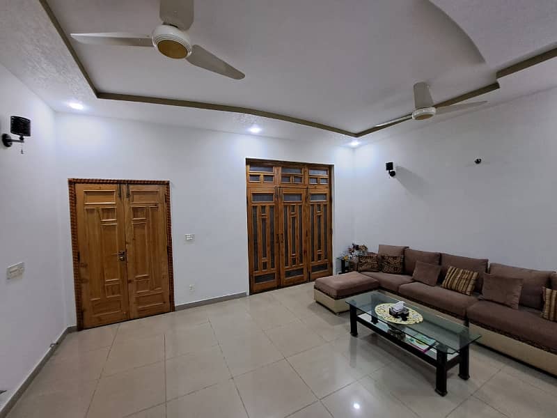 10 Marla Beautiful House With Basement For Rent In Overseas B Block Bahria Town,Lahore 12