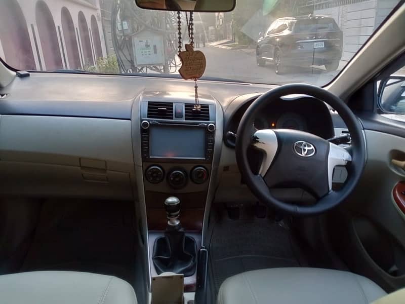 Toyota Corolla Altis 1.6 sun roof 2012 1