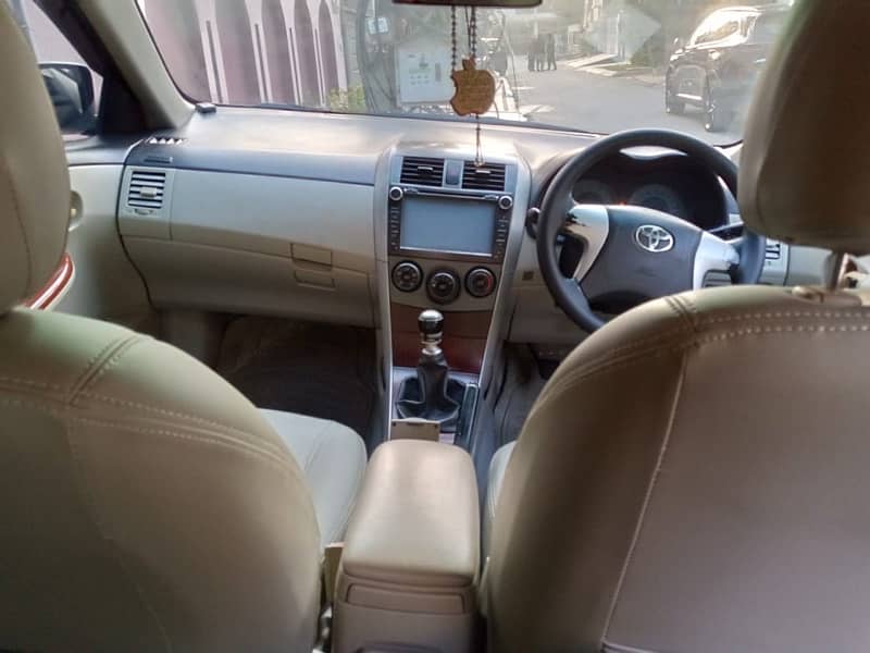 Toyota Corolla Altis 1.6 sun roof 2012 7