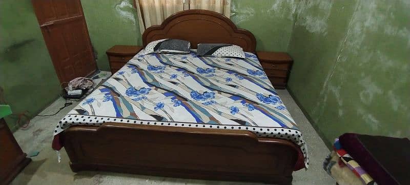 Bed set with side tables and dressing. 0