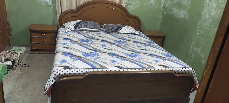 Bed set with side tables and dressing. 5