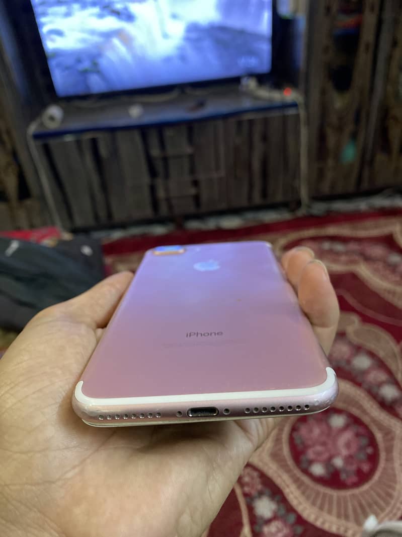 Apple iPhone 7 Plus 1