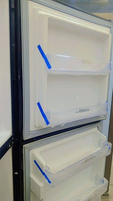 fesh condition. fridge 0305/666/4915 4