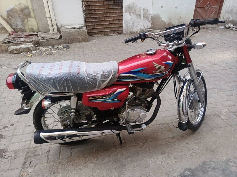 Honda Cg 125 20241 month ki h new condiction ganion 1 owner seld enjon 1