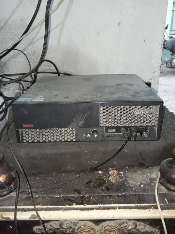 Lenovo desktop 2gb/160 0