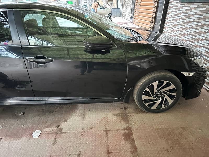 Honda Civic Oriel 2018 4