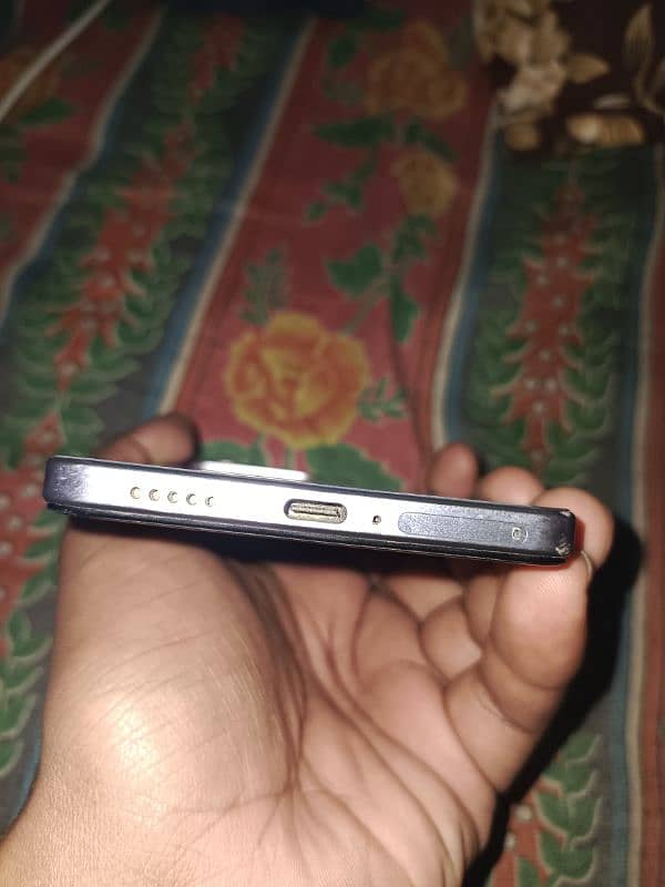 vivo v27e condition 9/10 with complete box 3