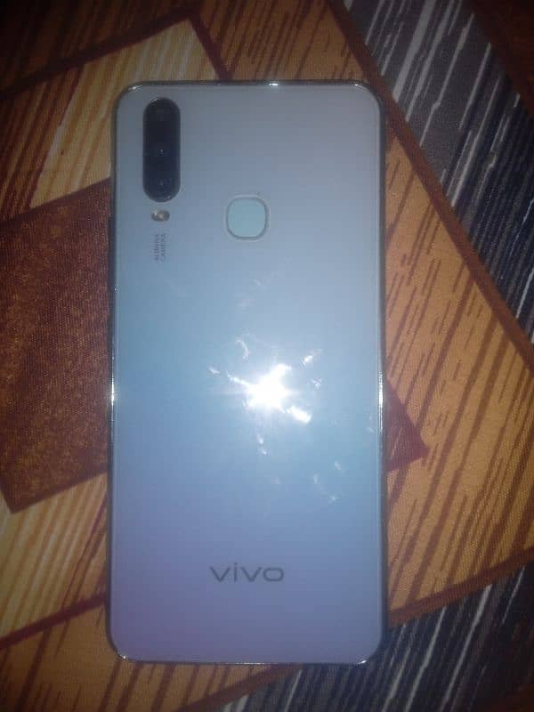 Vivo y17 with back cover and hands free in good working condition 2