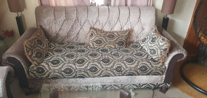 5 seater Sofa in excellent condition 0