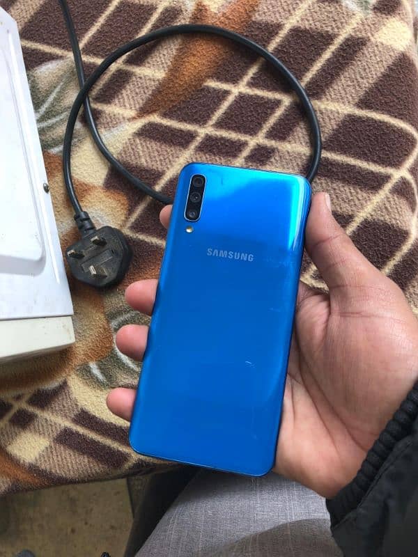 Samsung A50 6/128 complete box in Good condition 1