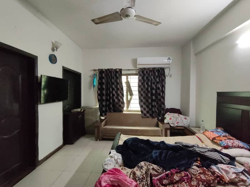 Stunning Location 10 Marla 3 Bed Flat On 7th Floor For Sale In Askari 11 Lahore 13