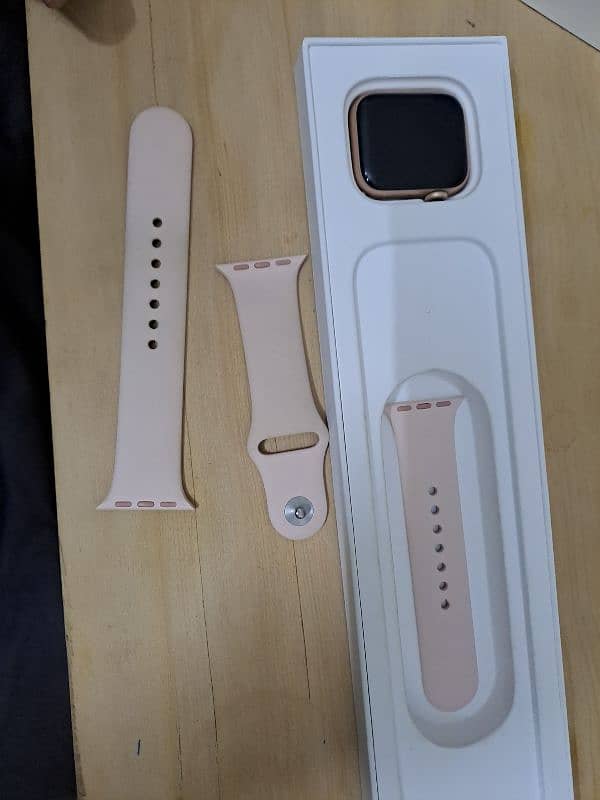 Apple series 6 watch 40 mm 8