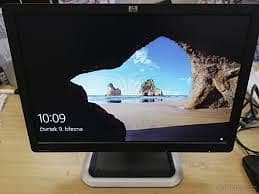 2 lenevo pc and 2 hp 21 inch monitors 8GB RAM 1