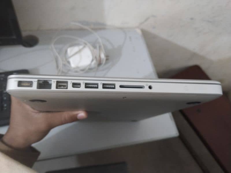 Mac book pro core i5 2nd generation 6