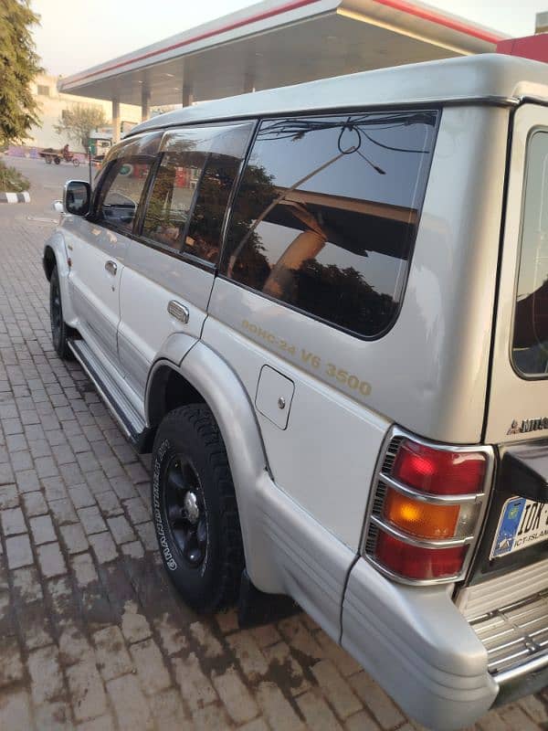 Mitsubishi Pajero 1995 6