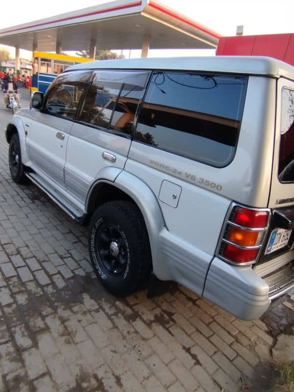 Mitsubishi Pajero 1995 7