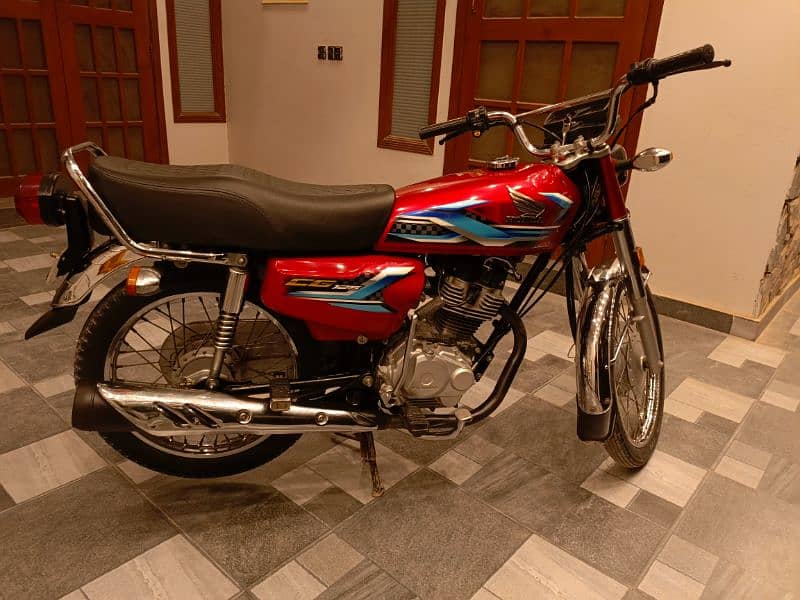 Honda CG 125 2023 First Owner Brand New Bike 1