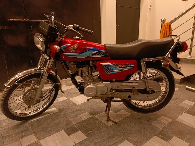 Honda CG 125 2023 First Owner Brand New Bike 2