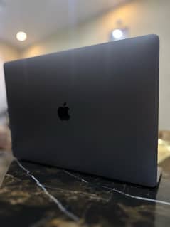 MACBOOK PRO 15’ MID 2018 TOUCHBAR