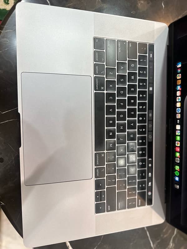 MACBOOK PRO 15’ MID 2018 TOUCHBAR 11