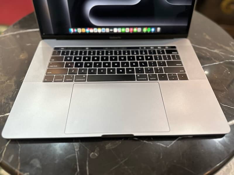 MACBOOK PRO 15’ MID 2018 TOUCHBAR 12