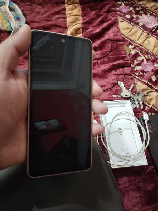 i want to sale my one hand use phone 8,128 pta approved douwal sim 5