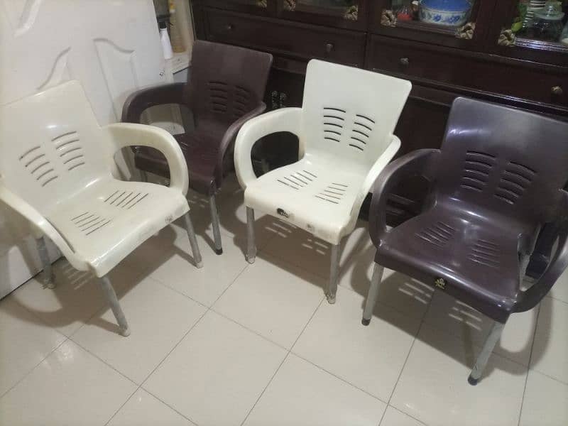 Chairs (qty 4) 0