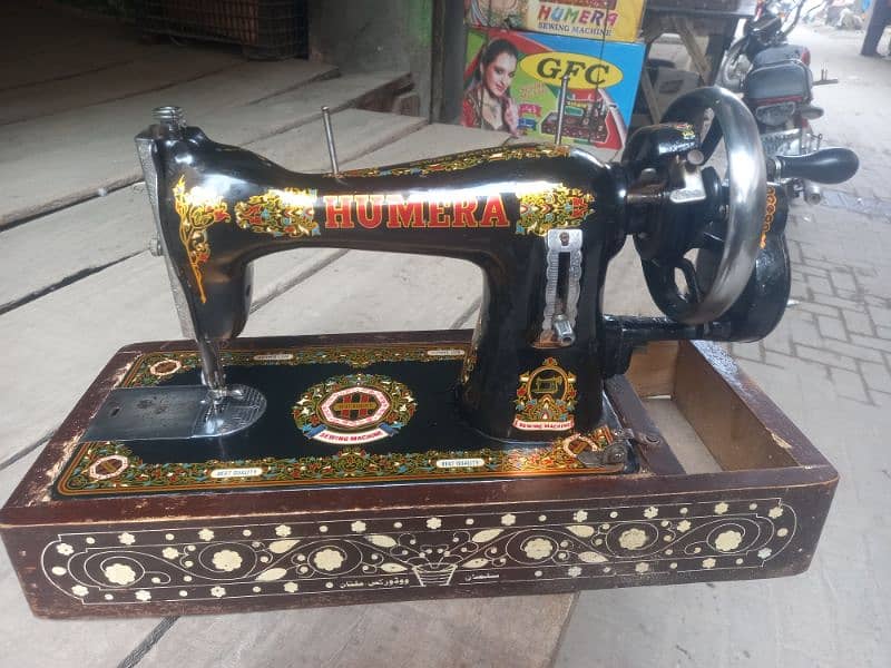 Good condition sewing machine 4