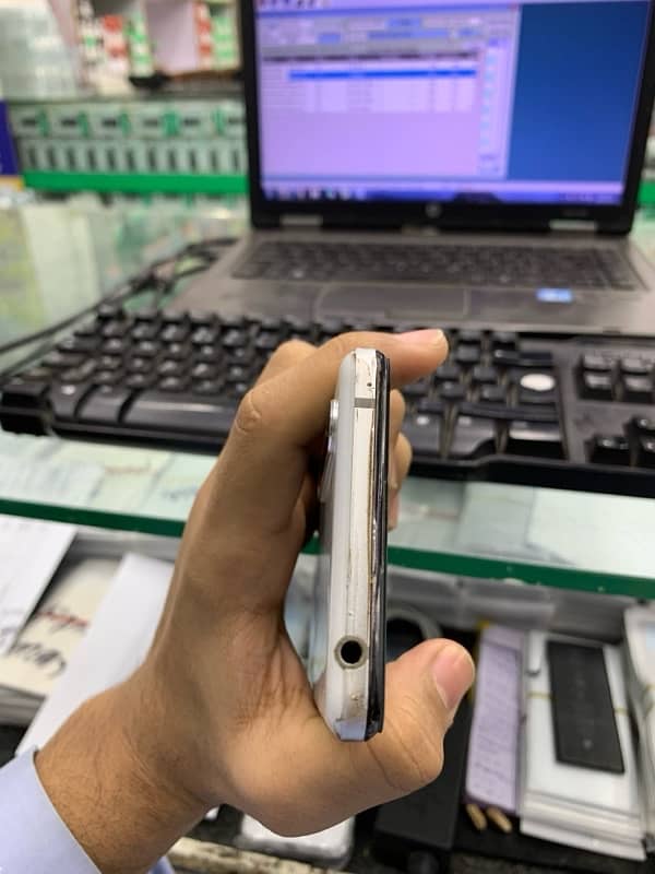 AQUOS R5g 25000 only touch change 6