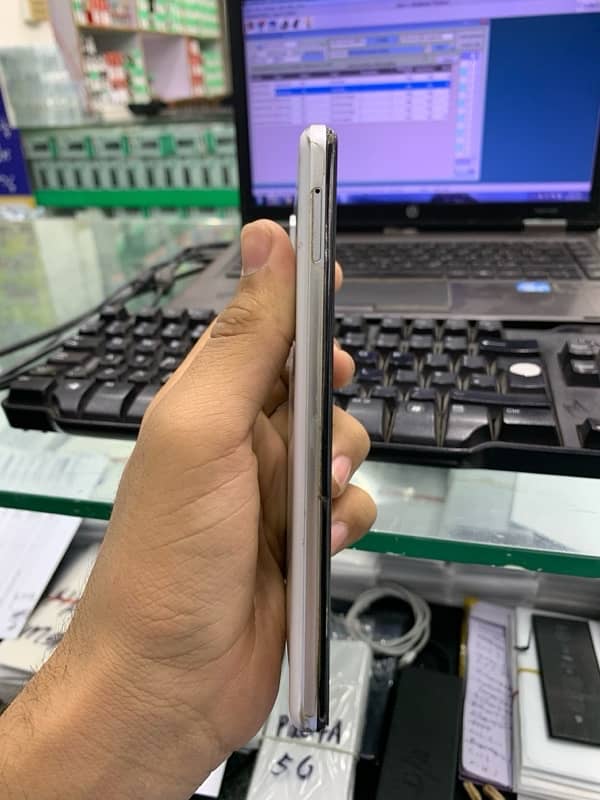 AQUOS R5g 25000 only touch change 7