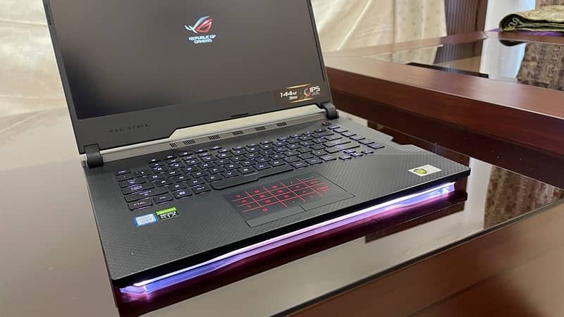 Asus Rog Strix Scar 3 RTX 2060 Gaming laptop 0