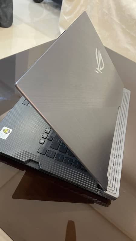 Asus Rog Strix Scar 3 RTX 2060 Gaming laptop 4