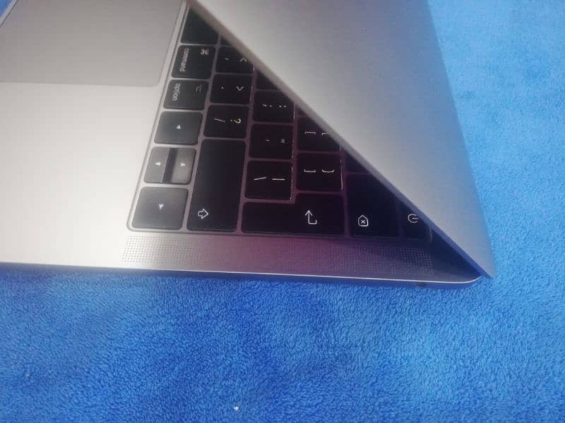 MacBook pro 13 inch 2016 1