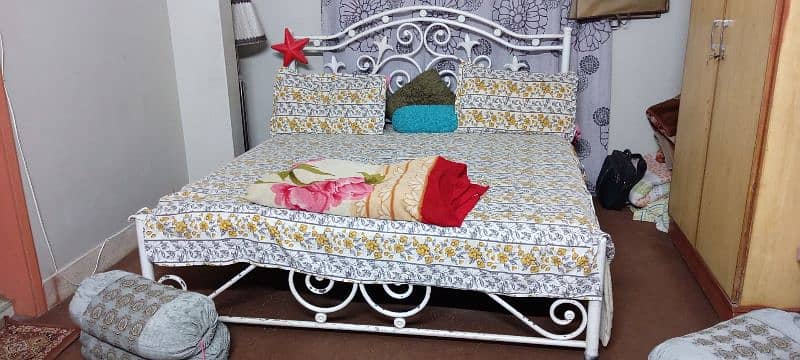 Iron double bed for sale . 0