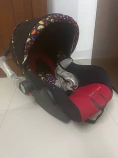 baby carrycot / baby seater