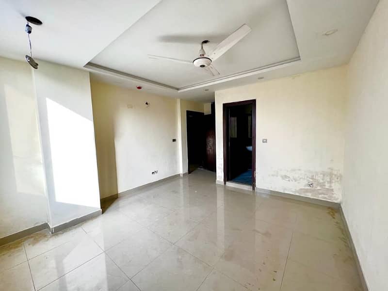 SECOND TO CORNER FLAT FOR SALE 1