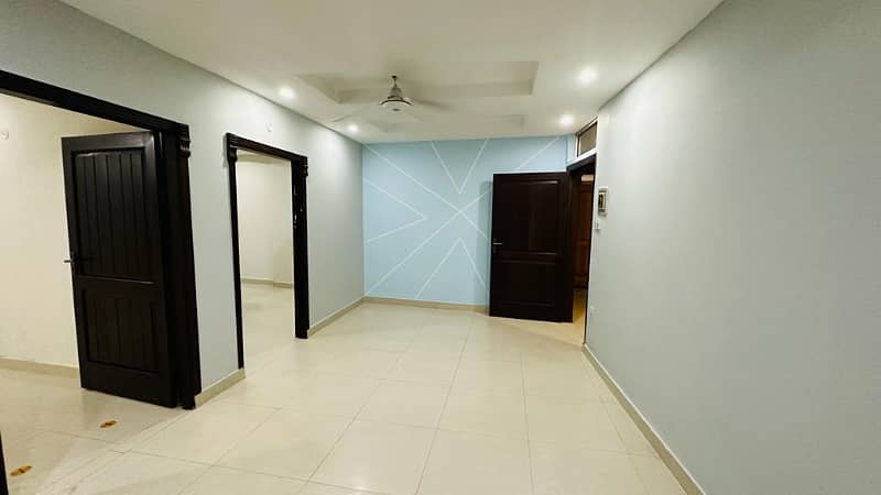 SECOND TO CORNER FLAT FOR SALE 2